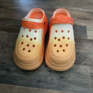 Women’s Orange Gradient Clogs - size 7.5